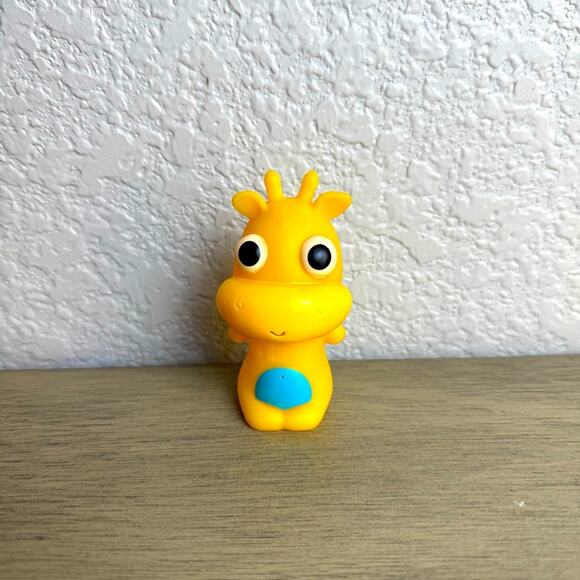 B. Toys‎ Pinky Pals Giraffe Finger Puppet – Bathtime & Playtime Fun - Picture 1 of 3